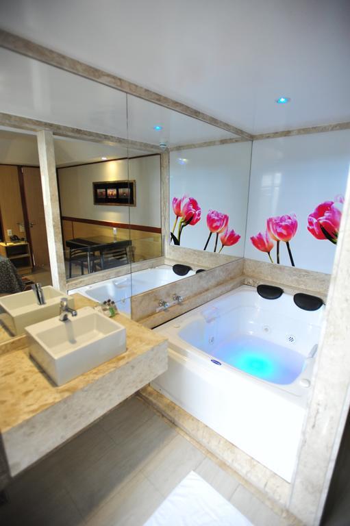 Hotel Premium Plaza Muriae Bagian luar foto
